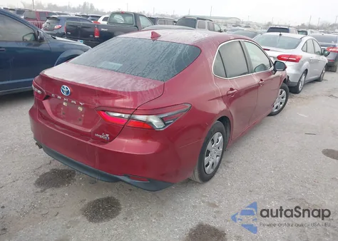 2021 Toyota Camry Le Hybrid z USA, uszkodzony, nr VIN 4T1C31AK8MU563561